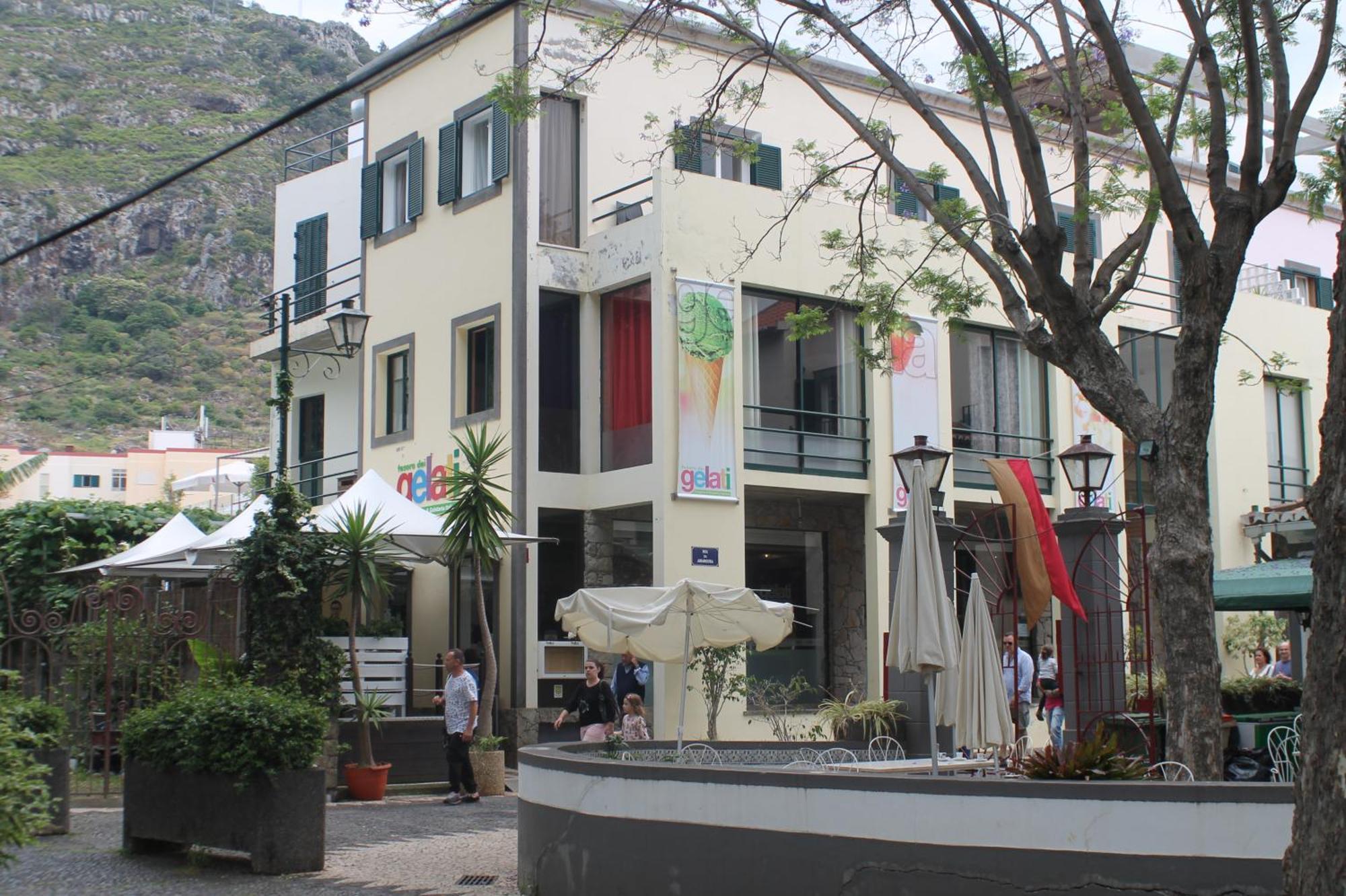 Modern & Recycled Guest House Machico  Exterior photo